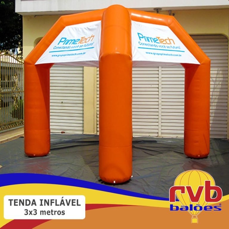 Tenda inflável PrimeTech com expositores de produtos em ação de trade marketing na revenda