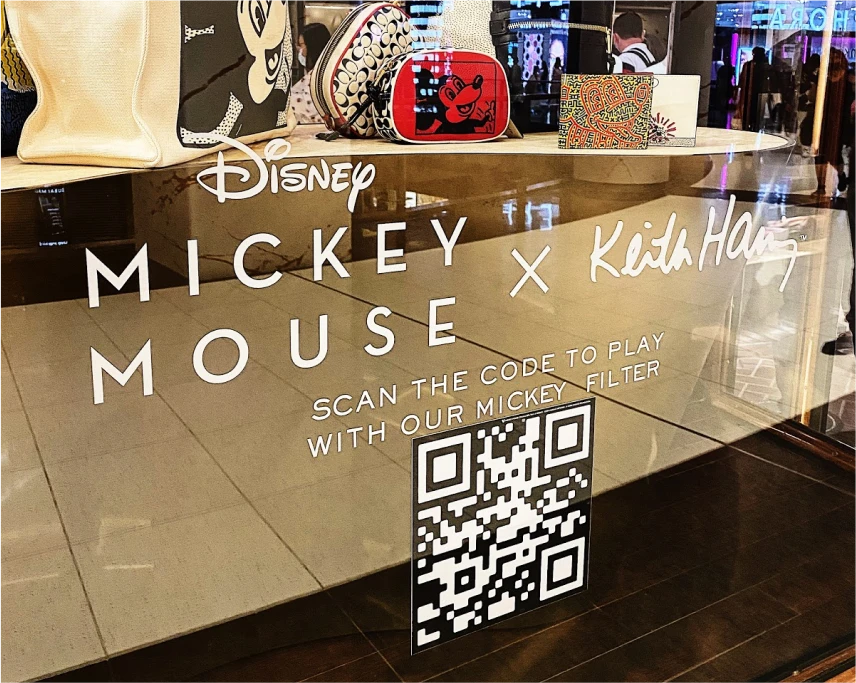 Vitrine com QRCode interativo