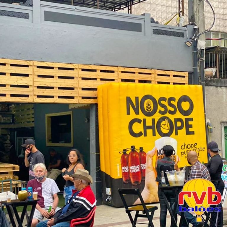 Painel Inflável Nosso Chope | RVB Balões Painel inflável personalizado Nosso Chope em evento