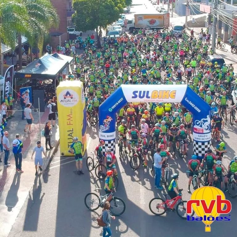 Portal Inflável Sulbike em evento | RVB Balões Portal inflável personalizado Sulbike em evento esportivo