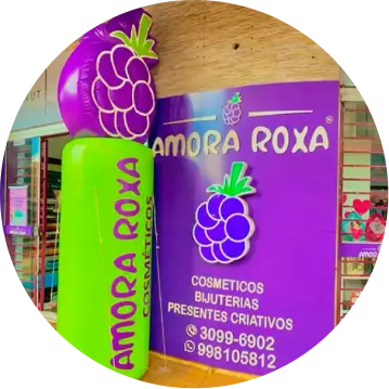 Totem Inflável na frente de loja