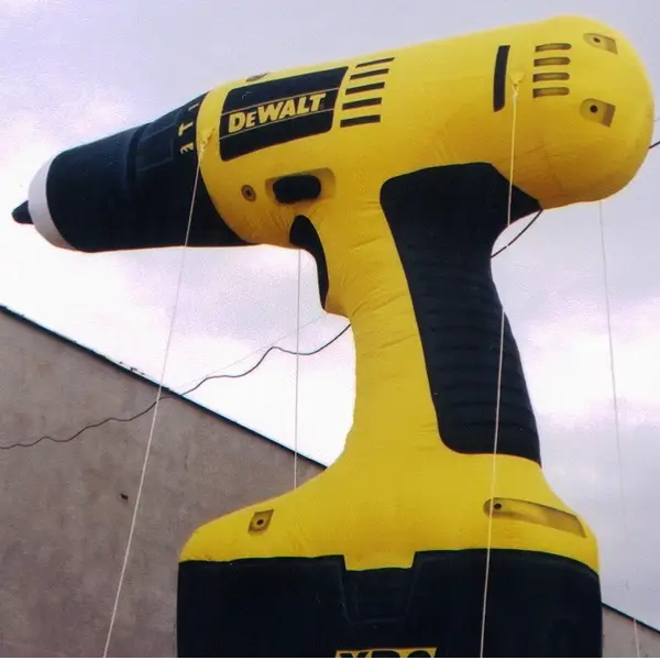 Inflável em formato de ferramenta