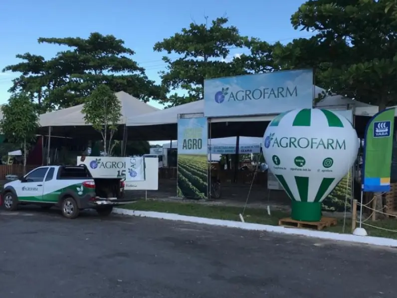 Balão inflável em stand de evento agrofarm