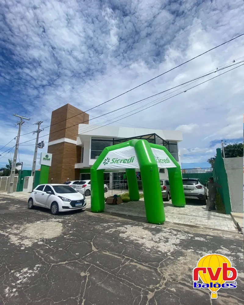 tenda-inflavel-sicredi-personalizada-instalada-em-loja-parceira