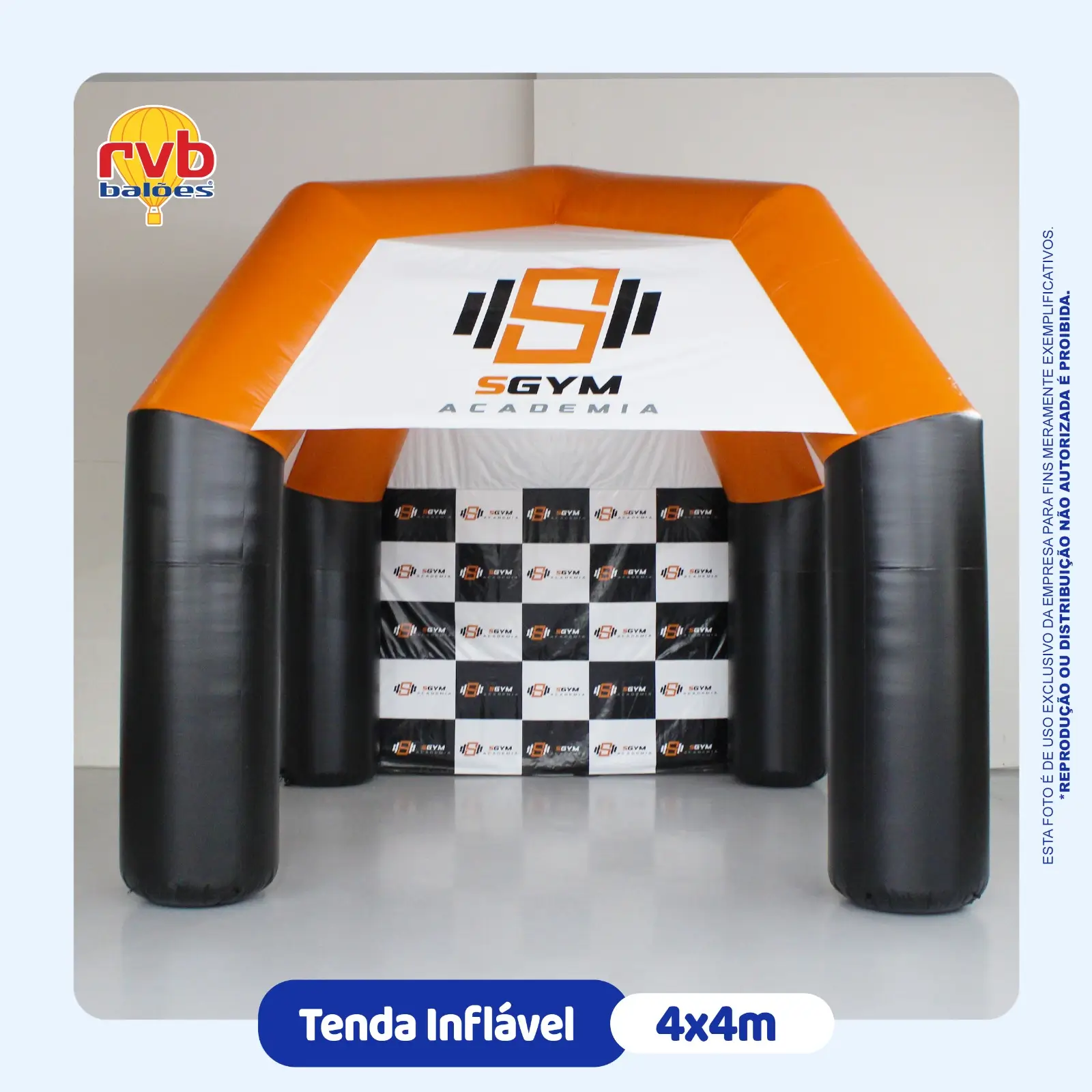 Tenda inflável personalizada 4x4m nas cores laranja e preto produzida para a SGYM Academia pela RVB Balões.