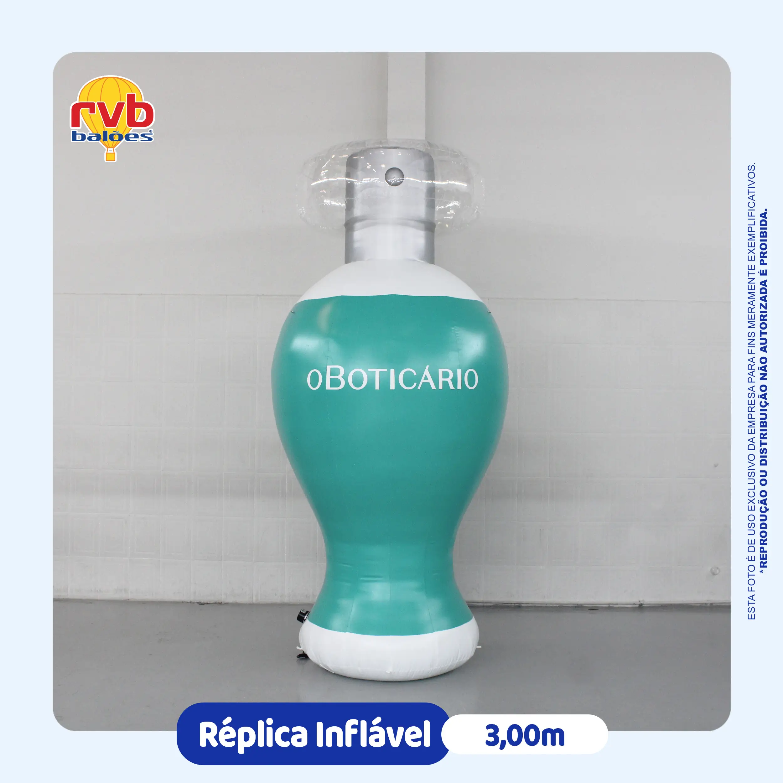 Réplica inflável de perfume O Boticário com 3 metros de altura, desenvolvida para ações promocionais, ativações de marca, eventos e pontos de venda.