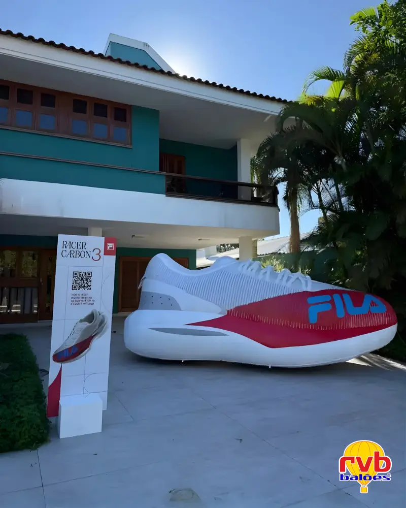 Tenis gigante inflável