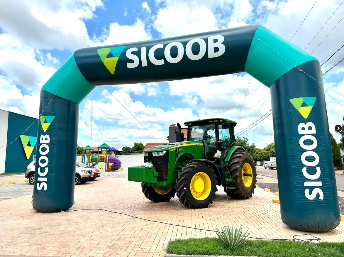 Portal inflável Sicoob Marketing franquias