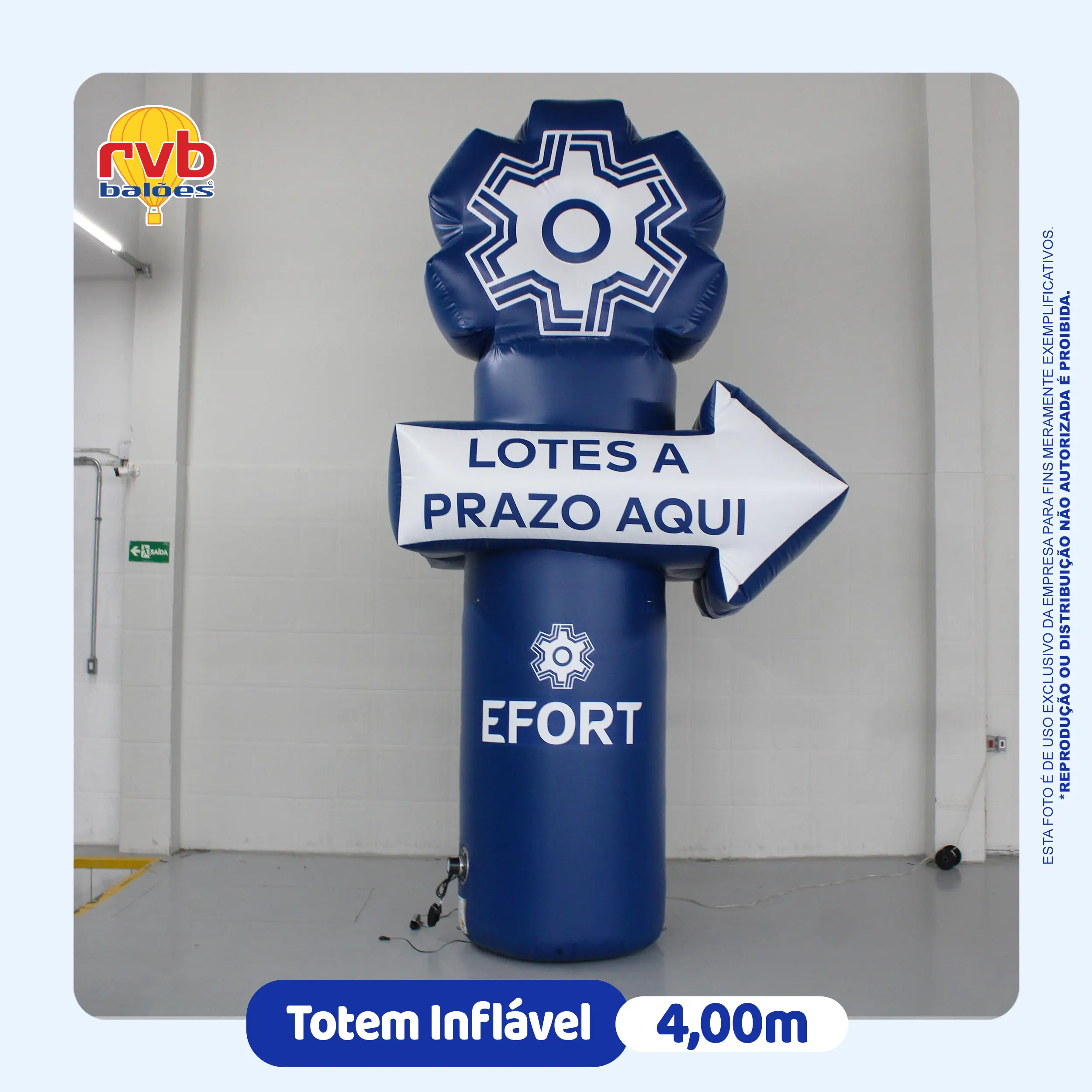 Totem inflável formato seta 4,00m Efort com mensagem "Lotes a Prazo Aqui" para divulgação em estande imobiliário e ponto de vendas, fabricado pela RVB Balões
