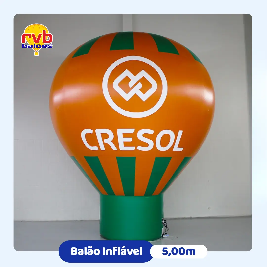 Balão Inflável Cresol Laranja e Verde 5,00m — Fachada de Agência | RVB Balões Balão inflável personalizado Cresol laranja e verde 5,00m com logotipo para sinalização de fachada de agência cooperativa, fabricado pela RVB Balões