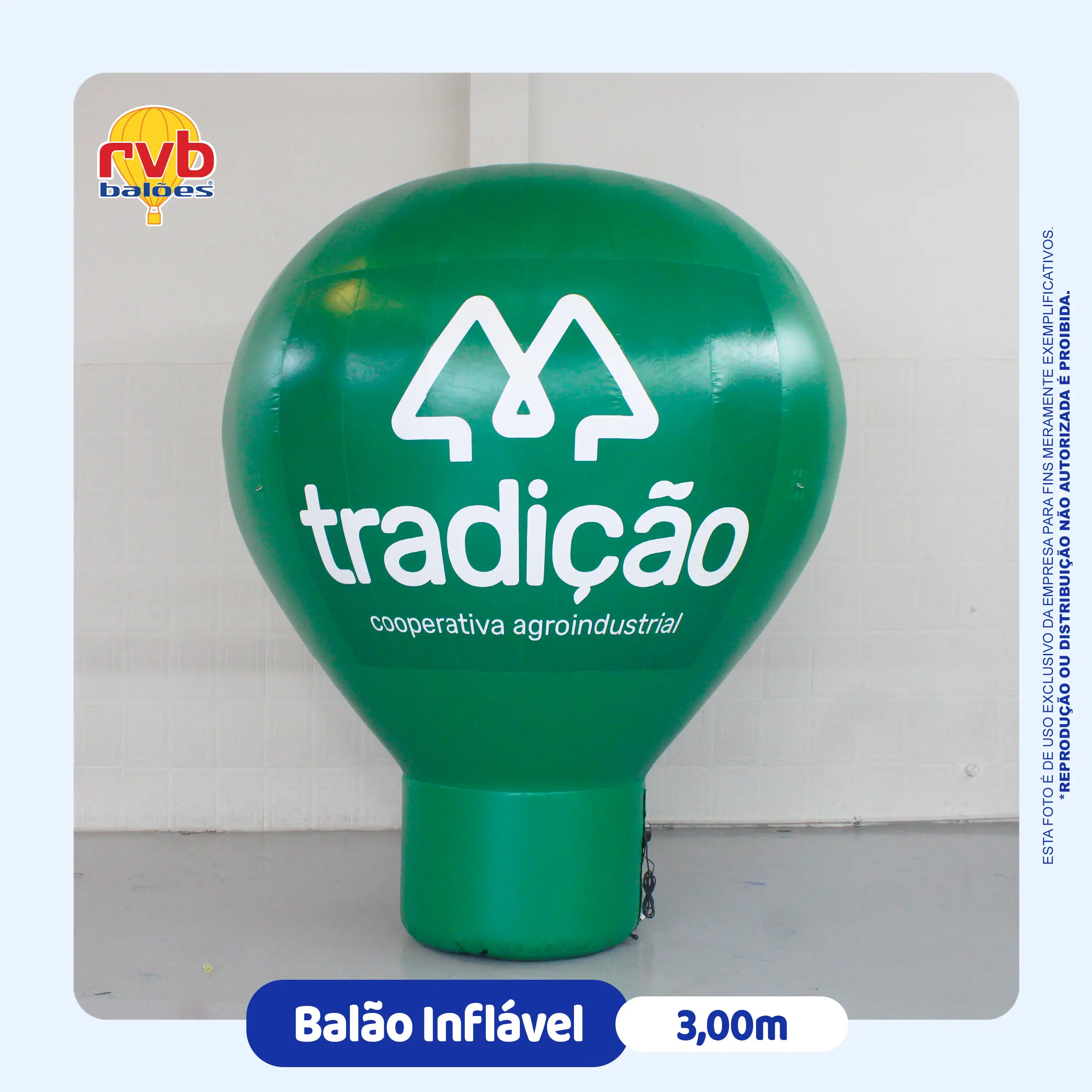 Balão inflável personalizado verde Tradição Cooperativa Agroindustrial 3,00m com logotipo para feiras e eventos do agronegócio, fabricado pela RVB Balões