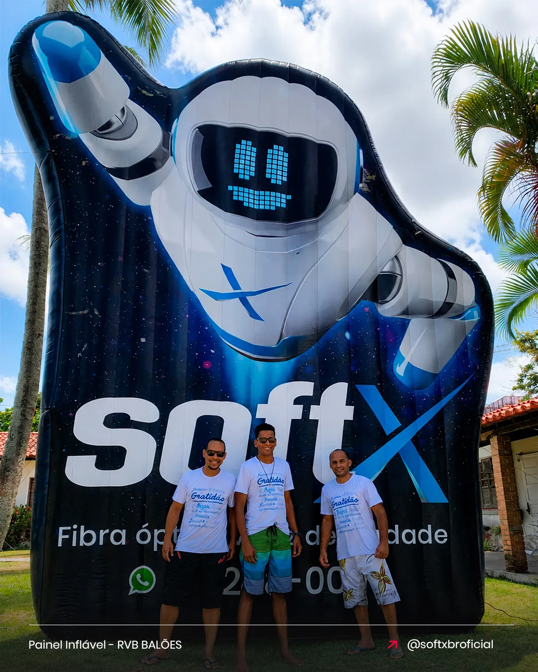 Painel inflável SoftX para operadora de fibra óptica em ação promocional de provedor de internet