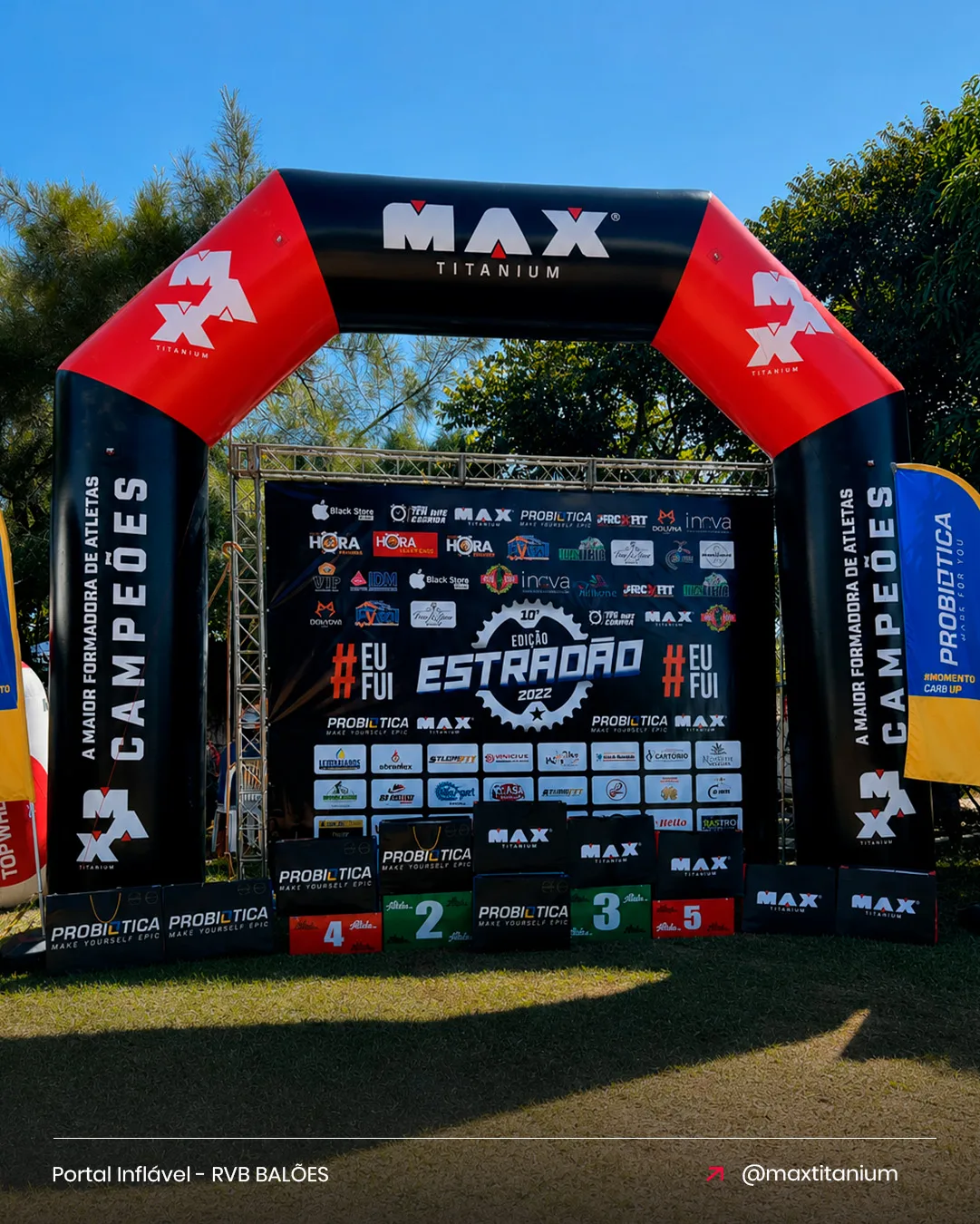 Portal inflável Max Titanium para suplemento esportivo na largada de corrida de rua ao ar livre