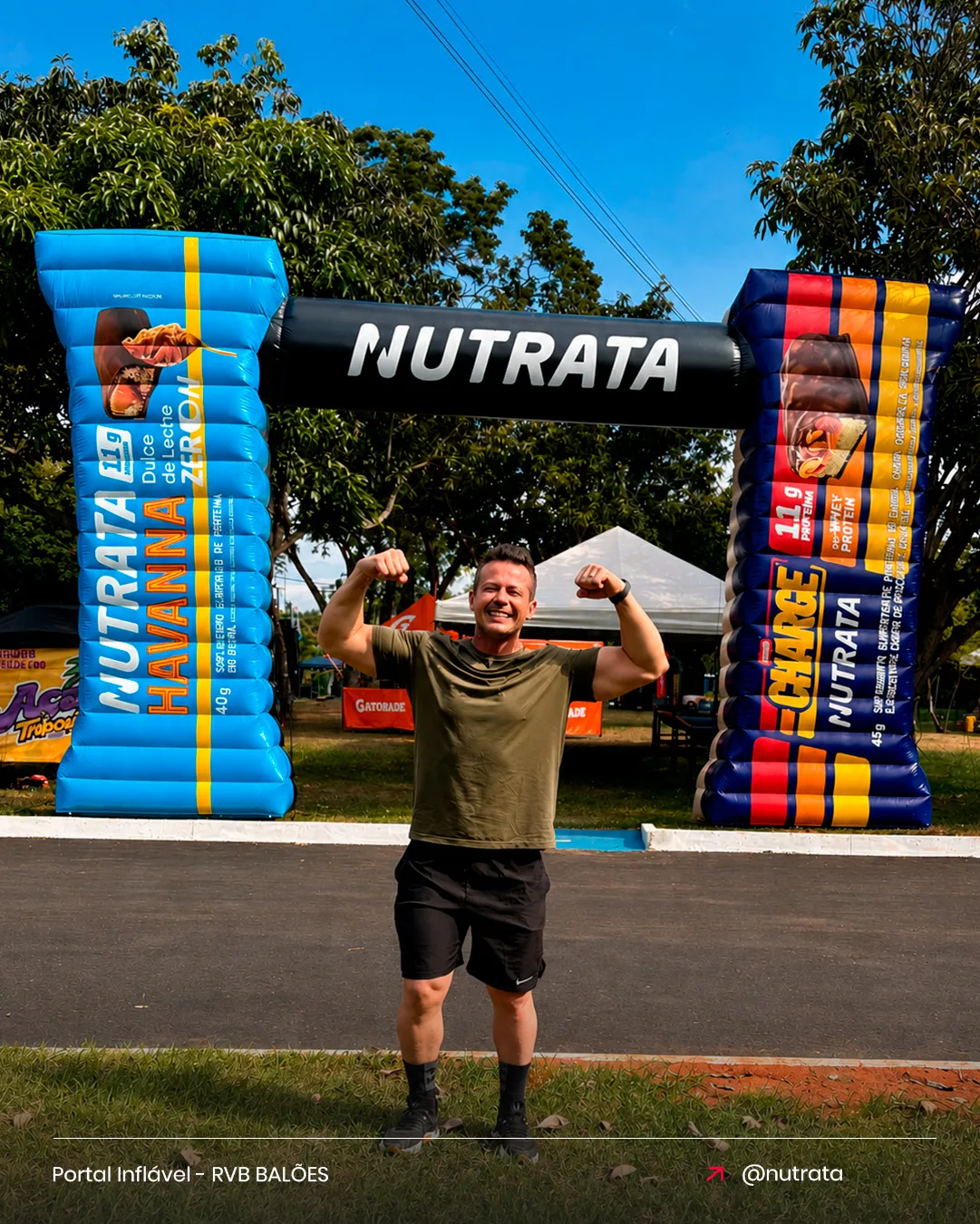Portal inflável Nutrata com réplicas de barras de proteína para suplemento em corrida de rua