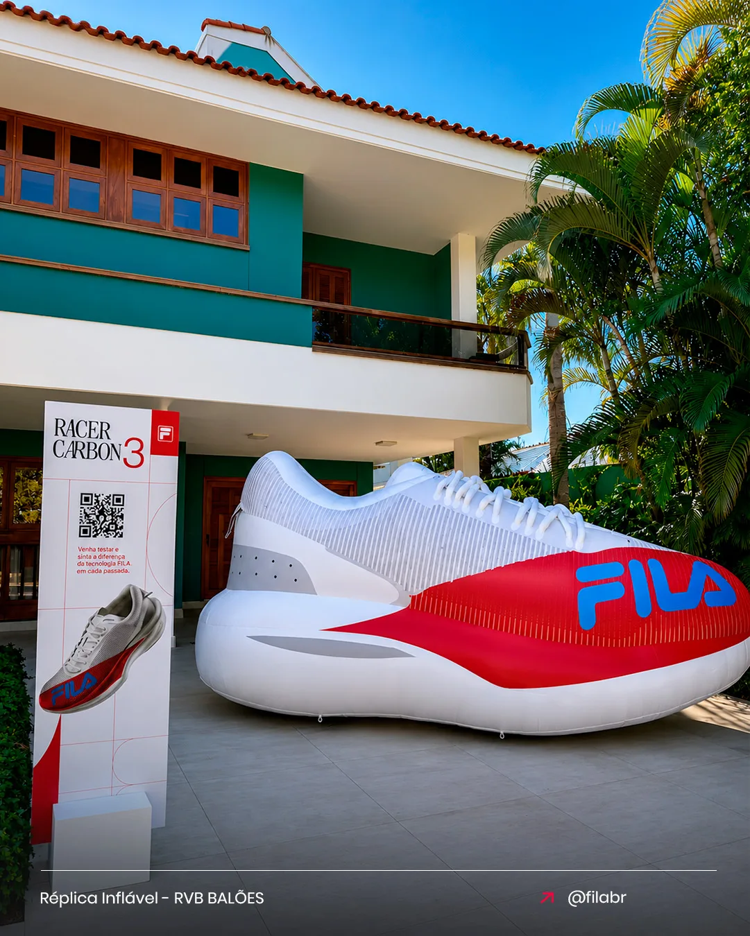 Réplica inflável do tênis FILA Racer Carbon para esporte no lançamento do modelo na ativação