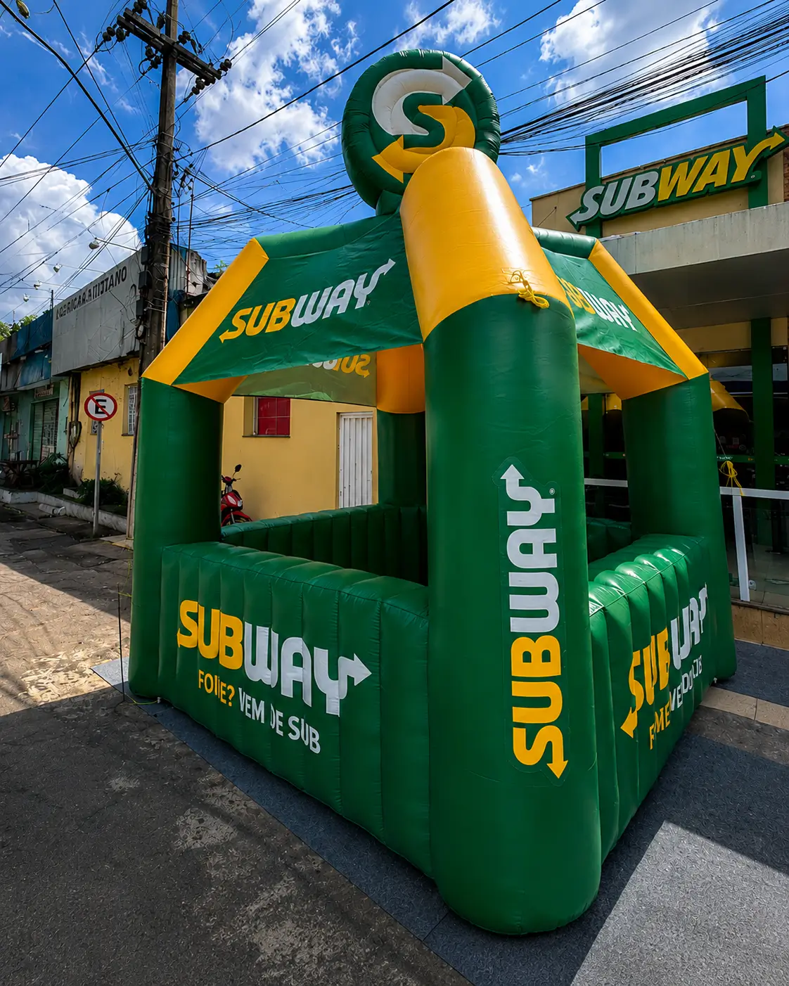 Tenda Inflável Personalizada Subway para Rede de Fast Food e PDV em Fachada de Loja