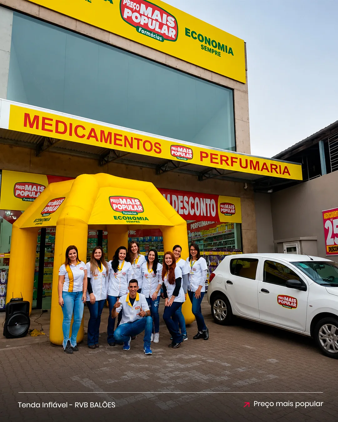 Tenda inflável Preço Mais Popular para farmácia em ação de marketing com a equipe na fachada