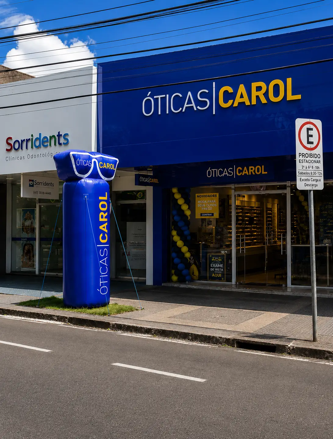 Totem Inflável Personalizado Óticas Carol para Ótica e Divulgação em Fachada de Loja