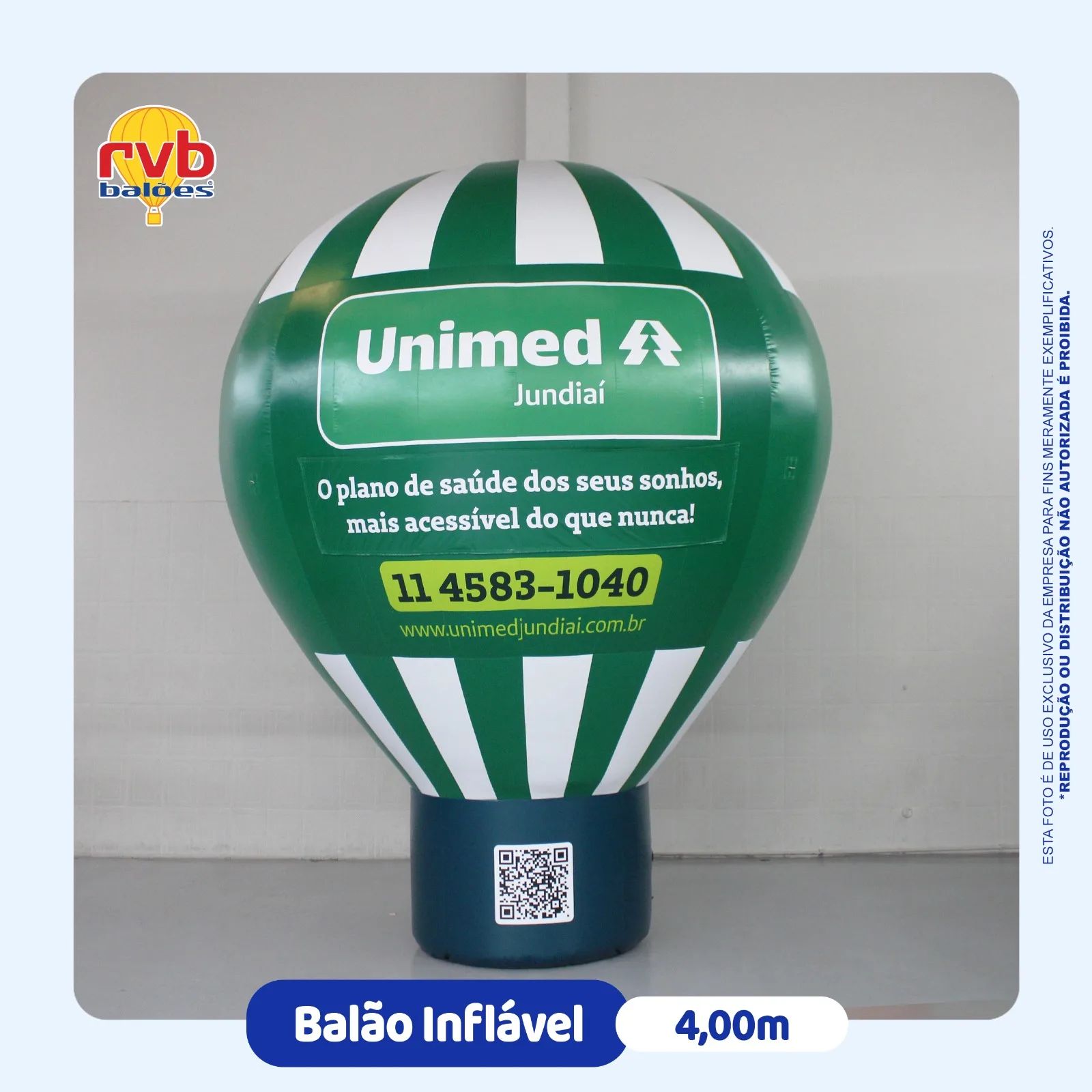 Balão inflável personalizado da Unimed com 4 metros de altura para eventos.