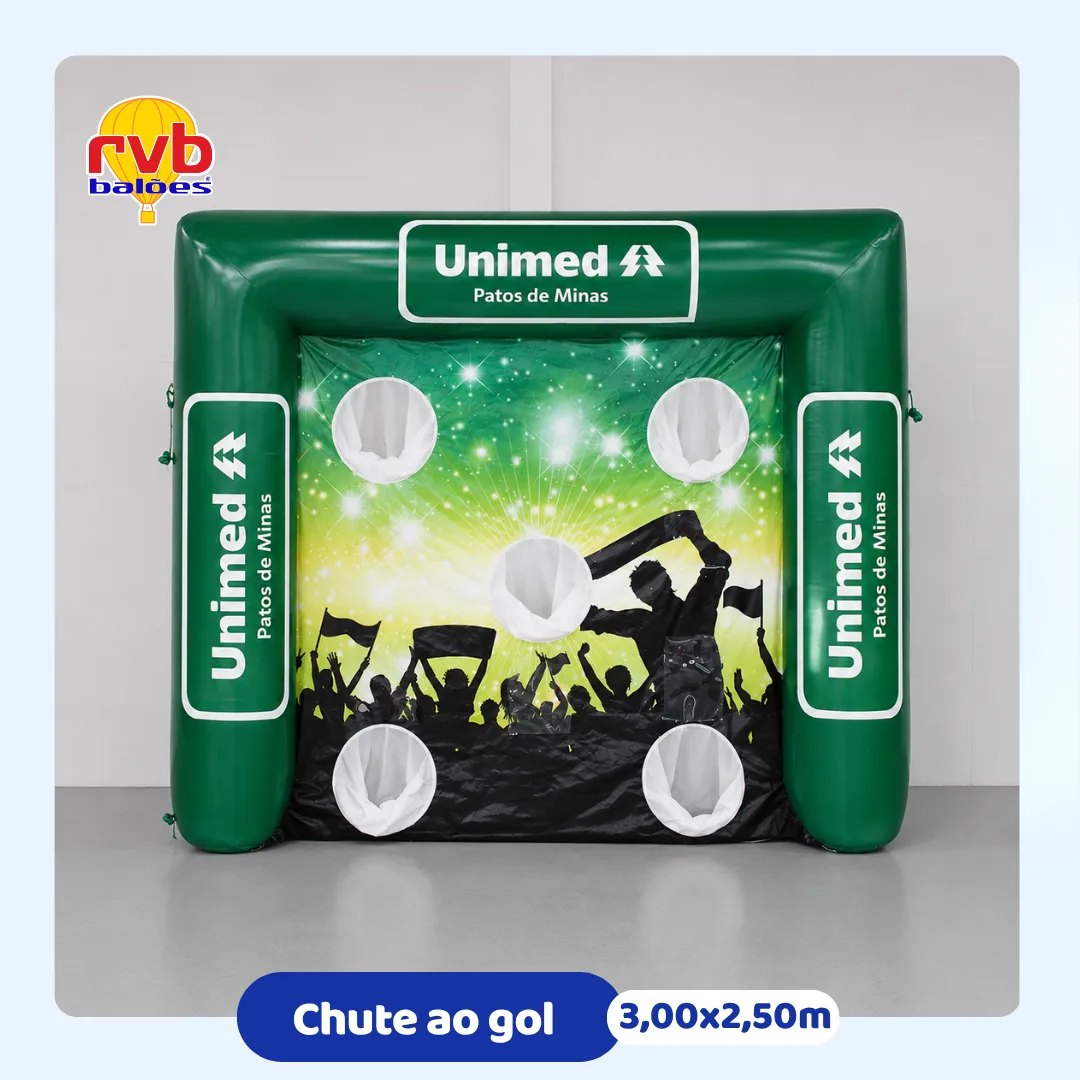 Chute ao gol inflável personalizado da Unimed utilizado em ações promocionais e eventos esportivos.