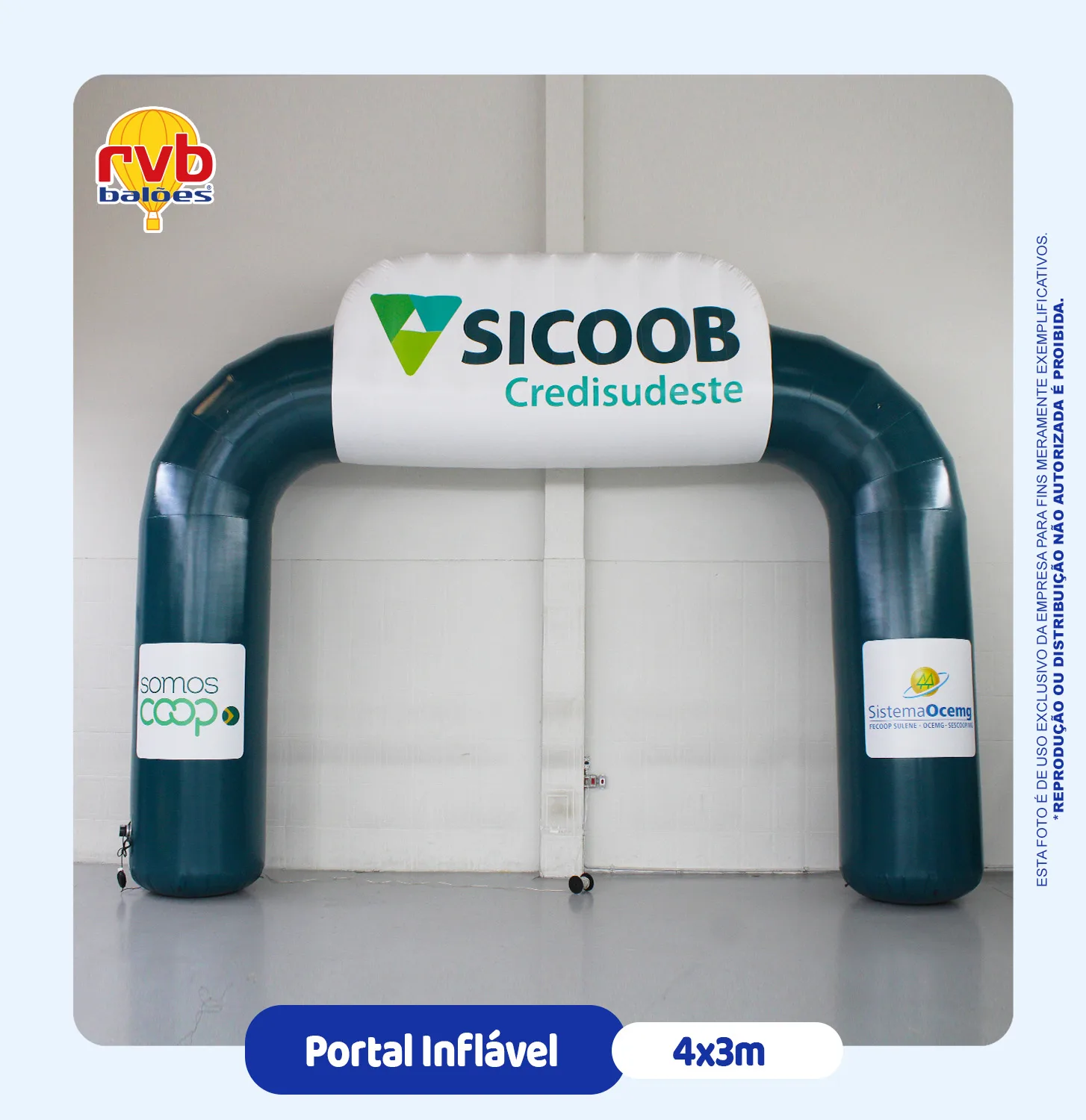 Portal arco inflável personalizado Sicoob Credisudeste 4x3 metros para eventos institucionais.
