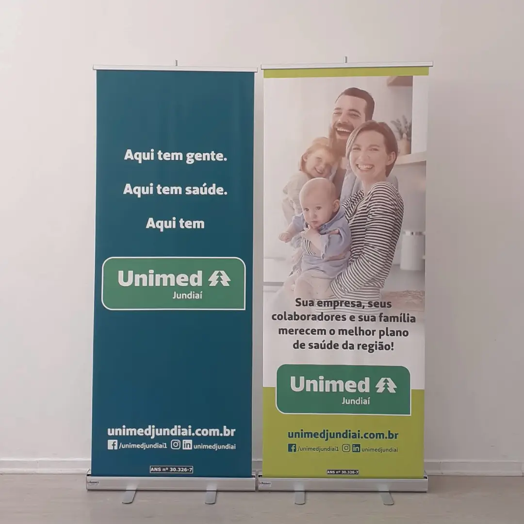 Banner roll up personalizado desenvolvido pela GoBanners para a Unimed Jundiaí, utilizado em recepções, eventos e divulgação institucional.