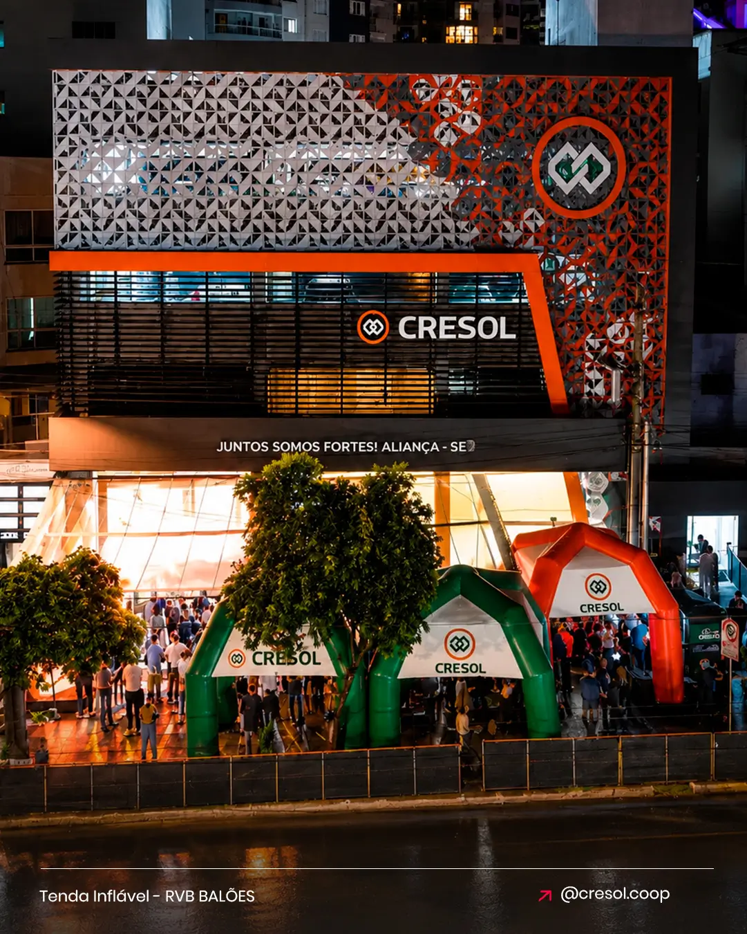 Tendas infláveis em uma inauguração de franquia cresol
