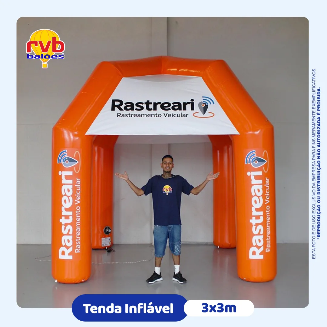 Tenda inflável personalizada da Rastreari utilizada em ações de rastreamento e proteção veicular, oferecendo destaque visual e espaço para atendimento ao público.