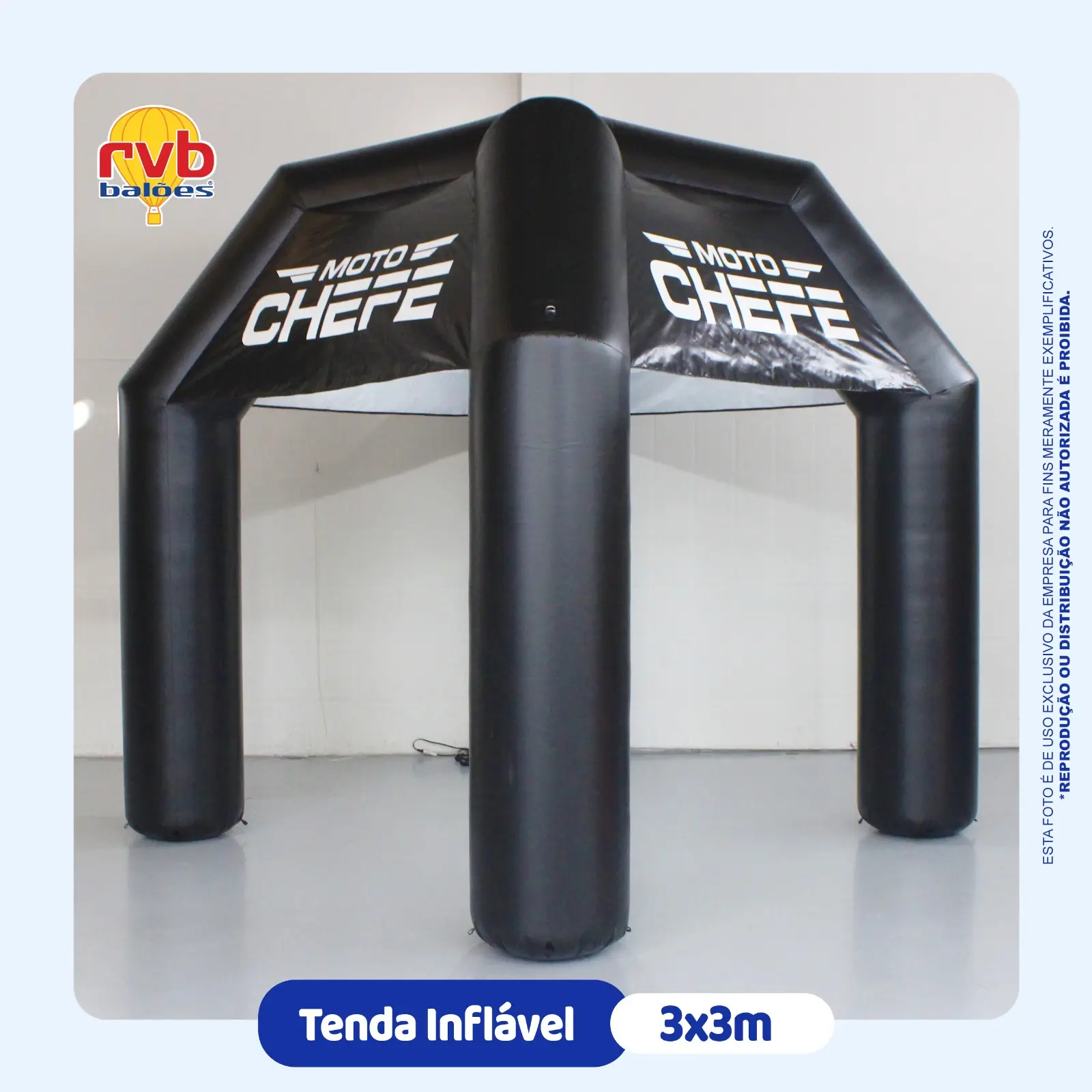 Tenda inflável 3x3m preta personalizada para Moto Chefe em perspectiva, com aplicação da marca nas testeiras