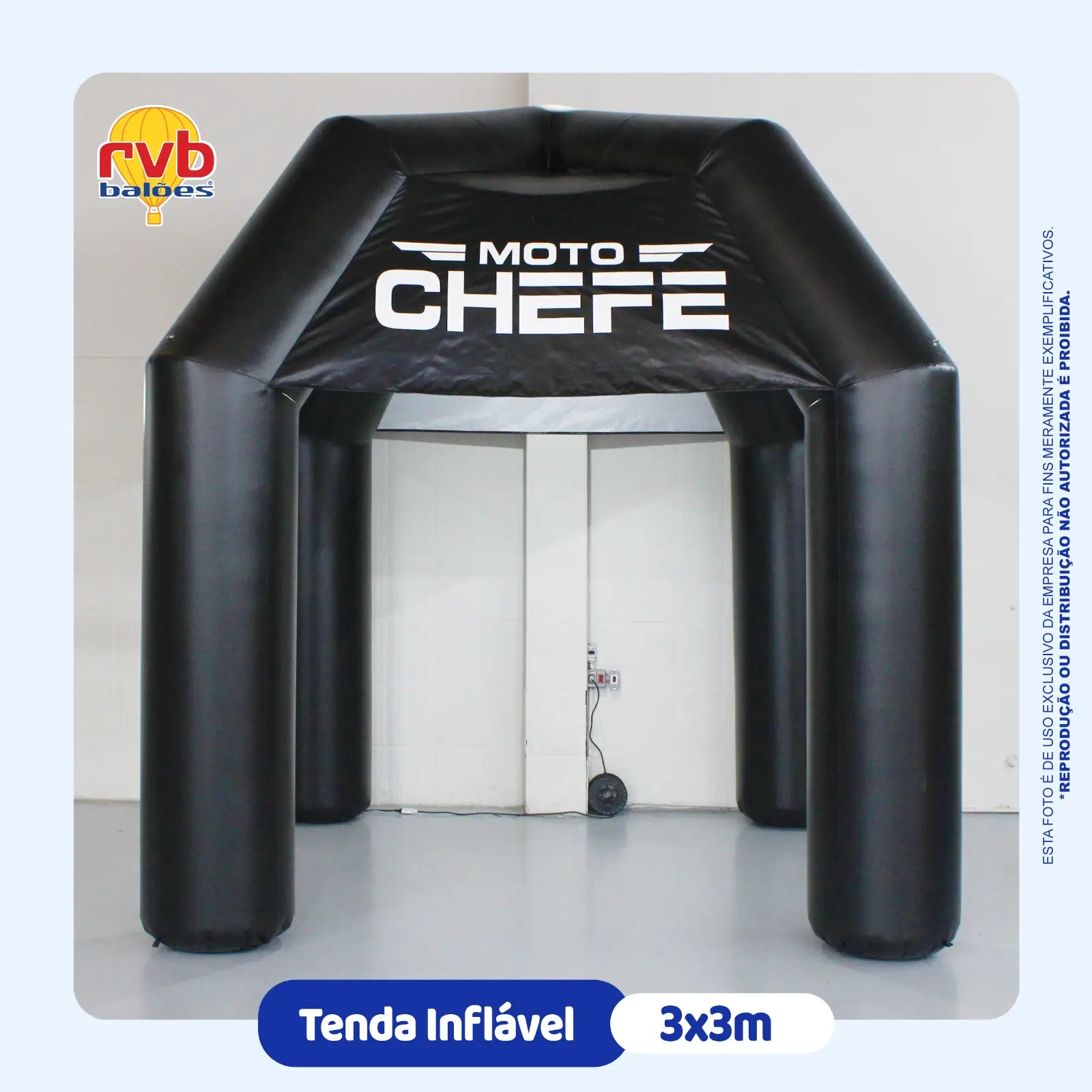Tenda inflável 3x3m preta personalizada com a marca Moto Chefe em vista frontal
