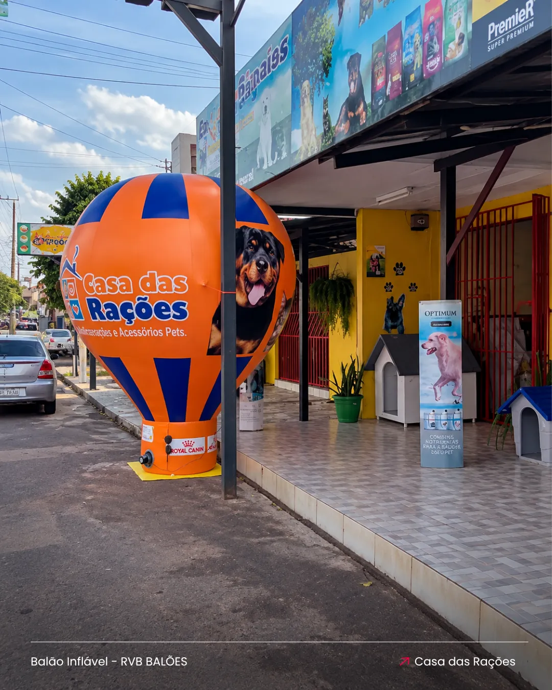 Réplica inflável personalizada Casa das Rações utilizada para destacar a marca no ponto de venda
