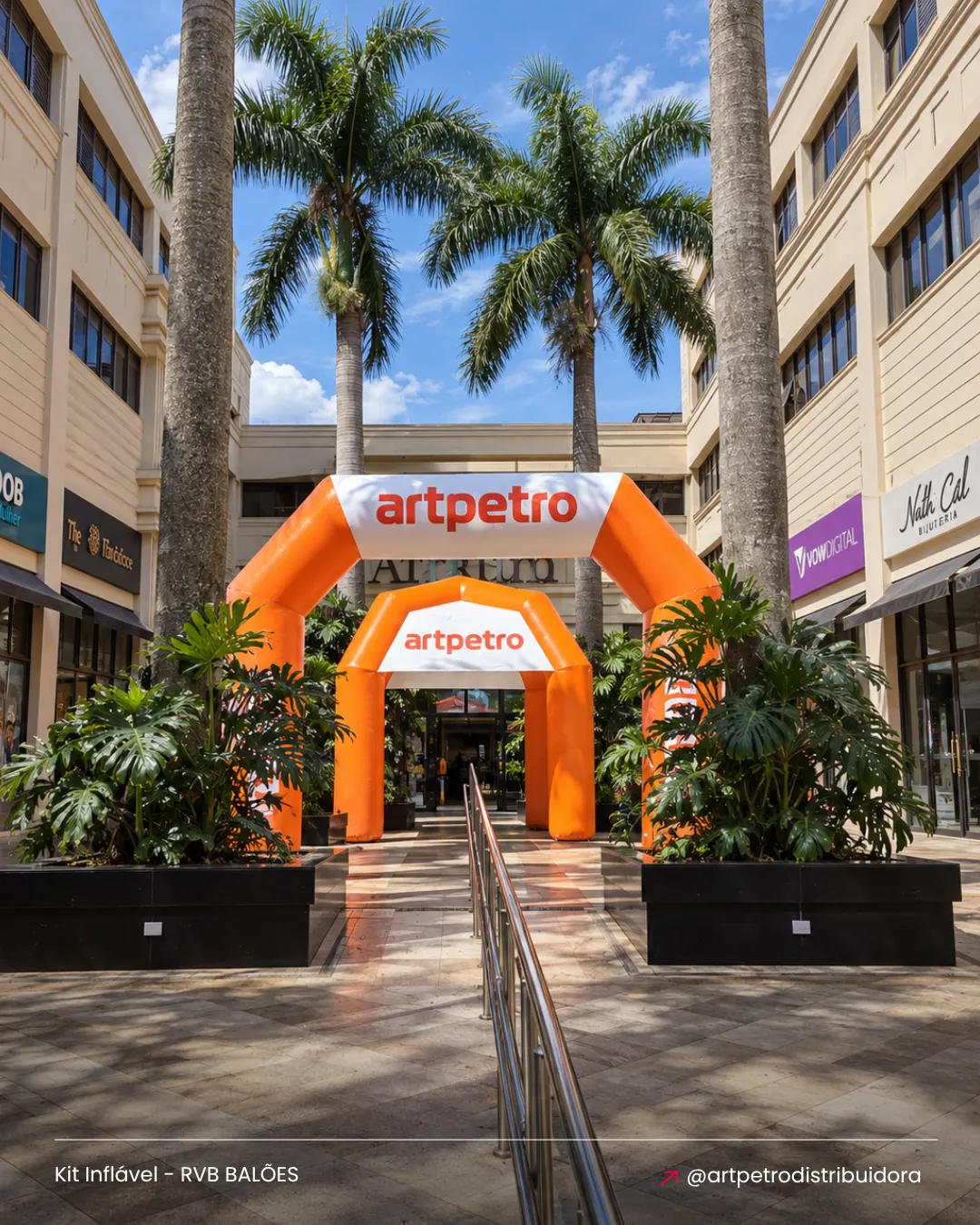 Kit inflável personalizado Artpetro com portal e tenda para ação promocional da marca