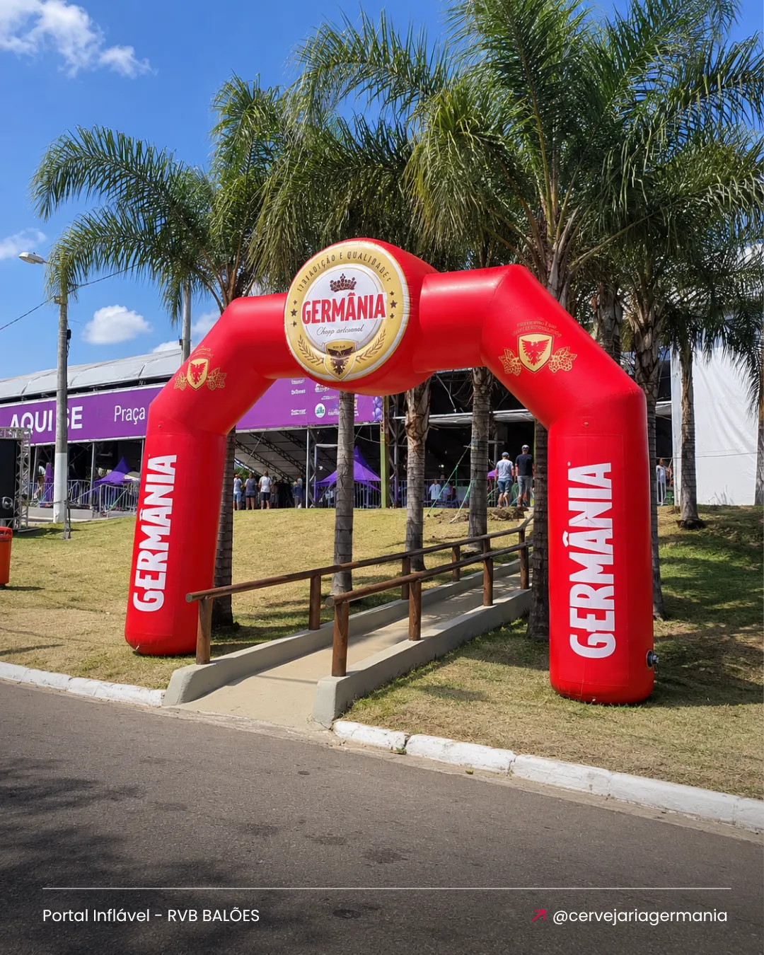 Portal inflável personalizado Germânia utilizado em evento para divulgação da marca de bebidas