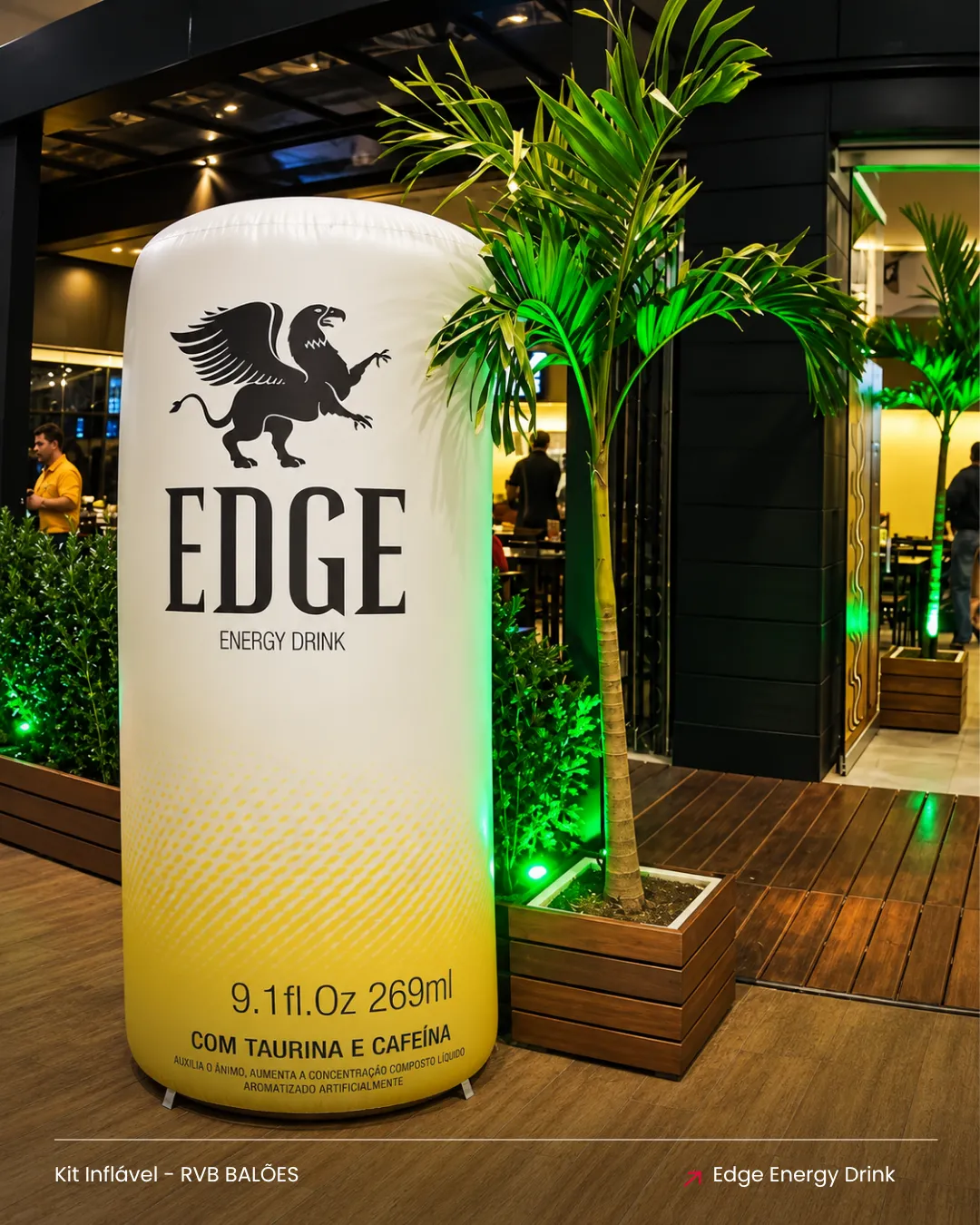 Réplica inflável personalizada de lata Edge Energy Drink utilizada em ação promocional da marca