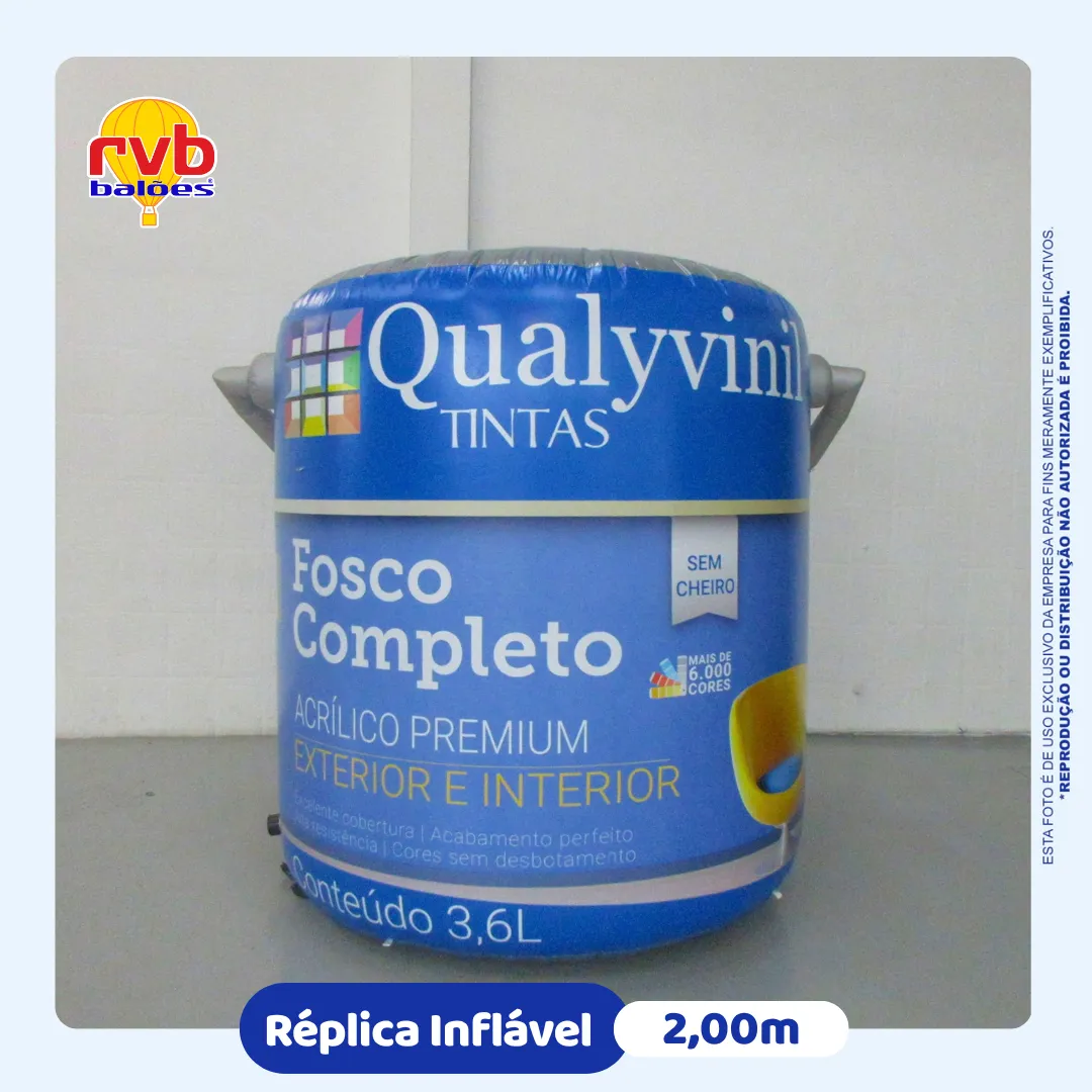 Réplica inflável gigante de lata de tinta Qualyvinil fabricada pela RVB Balões