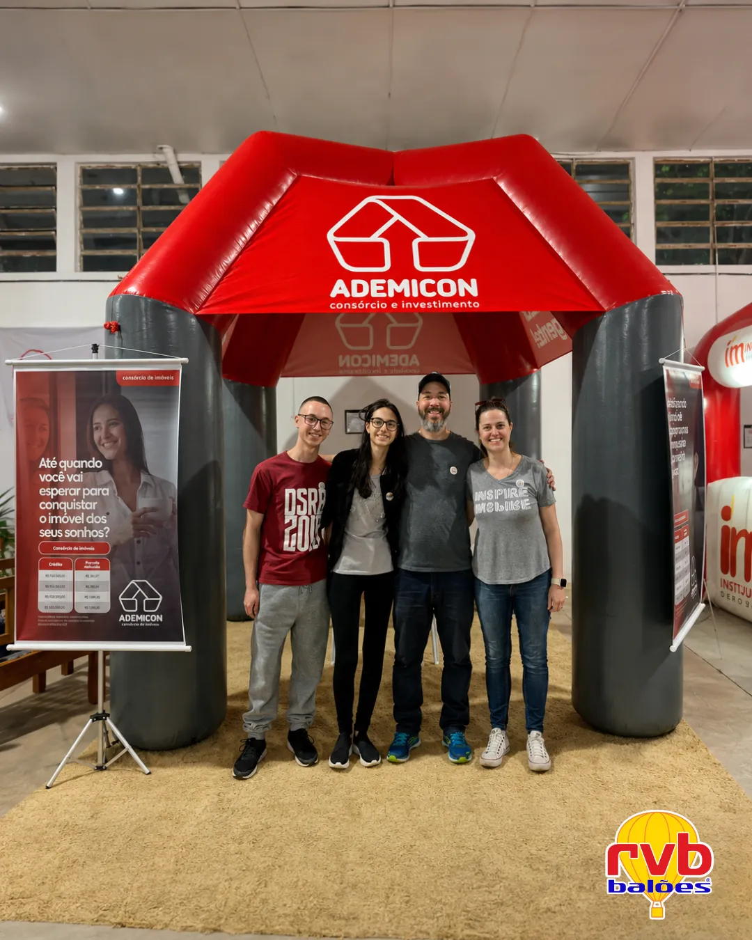 Tenda inflável personalizada da Ademicon em ação promocional da unidade de Bagé